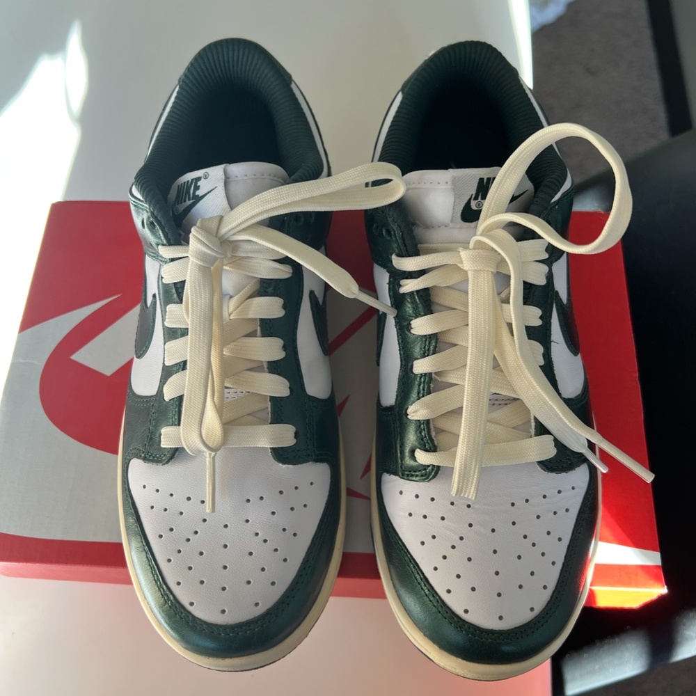 Women's Nike Dunk Low - Picture 2 of 3